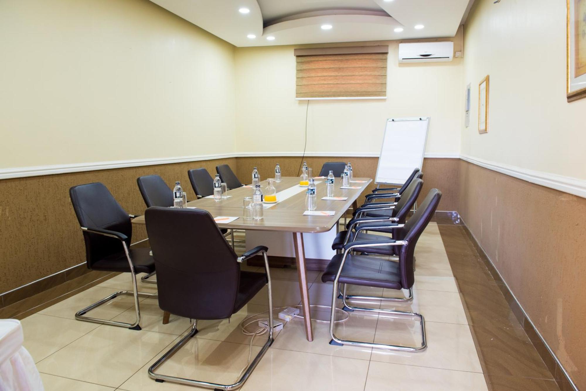 Crossroads Hotel Lilongwe Exterior foto