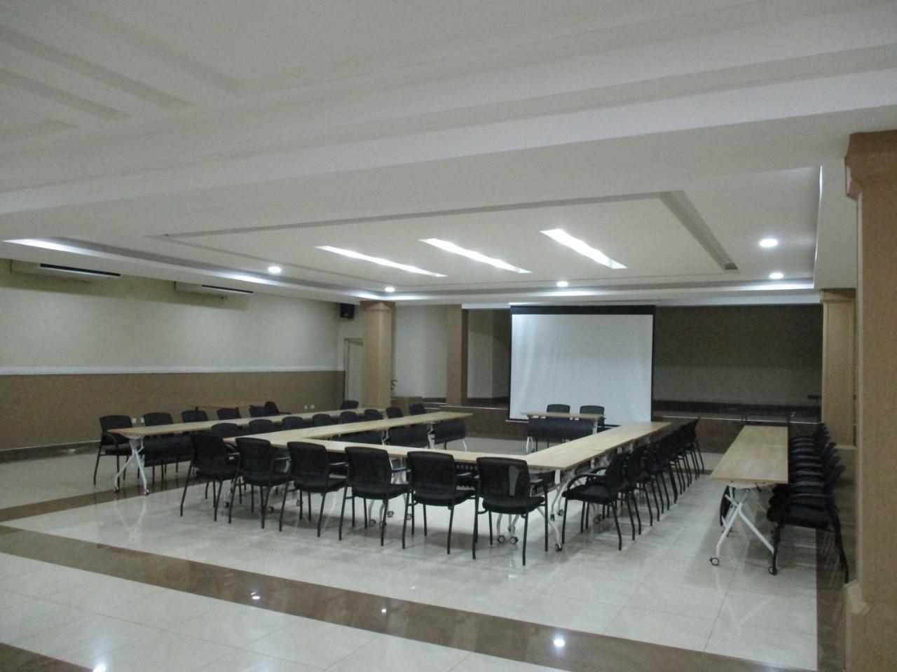 Crossroads Hotel Lilongwe Exterior foto